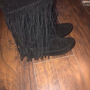 Women's fringe boots